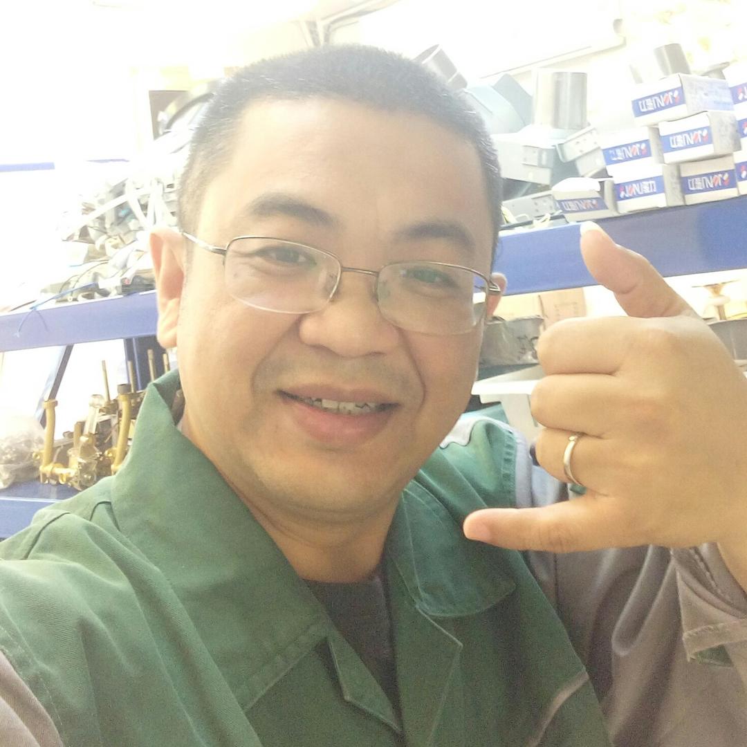 鞠师傅修理壁挂炉主板