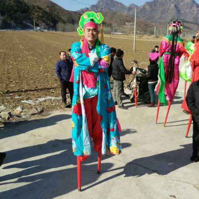 凌源东北高跷秧歌队啦