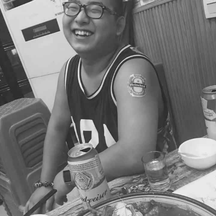 开心的胖纸 