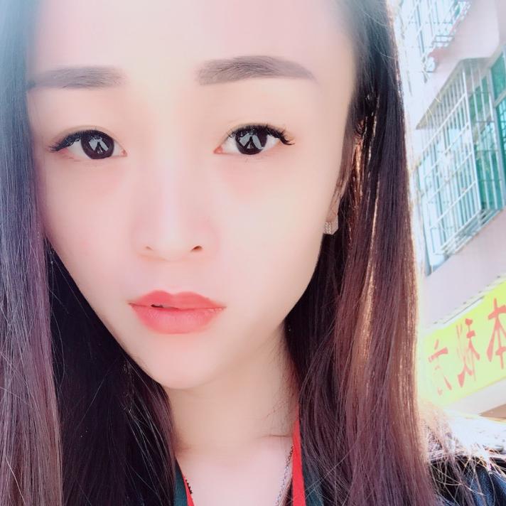 侽仕（用品店）老板娘
