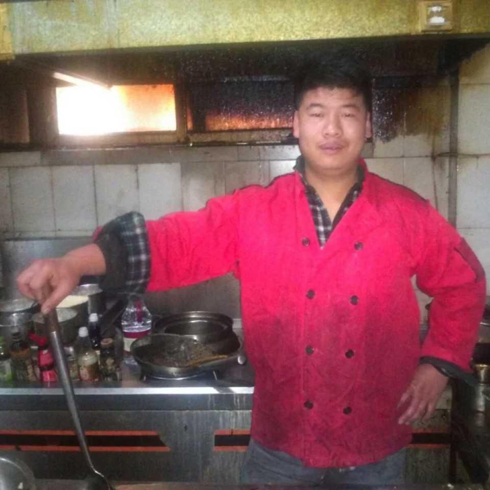 朴实的农民(ര̀㉨ ര́)و ̑̑