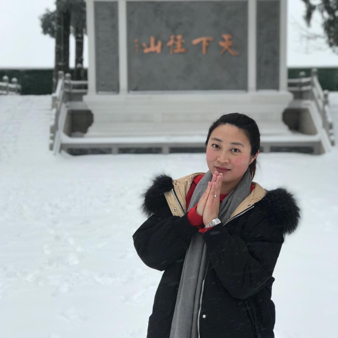 丝丝（女保安）