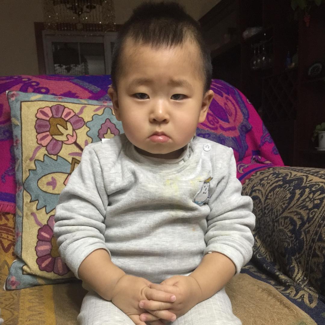 黑发老头