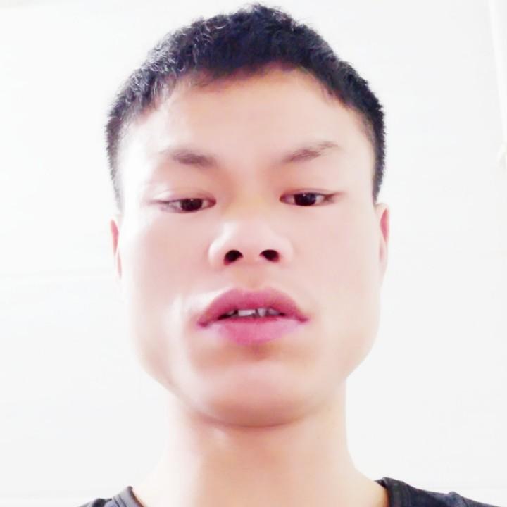 李亮