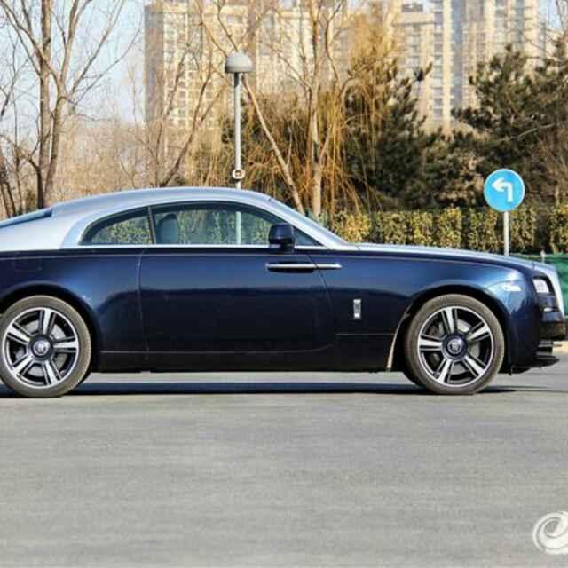 采菊东篱下，悠然见南山