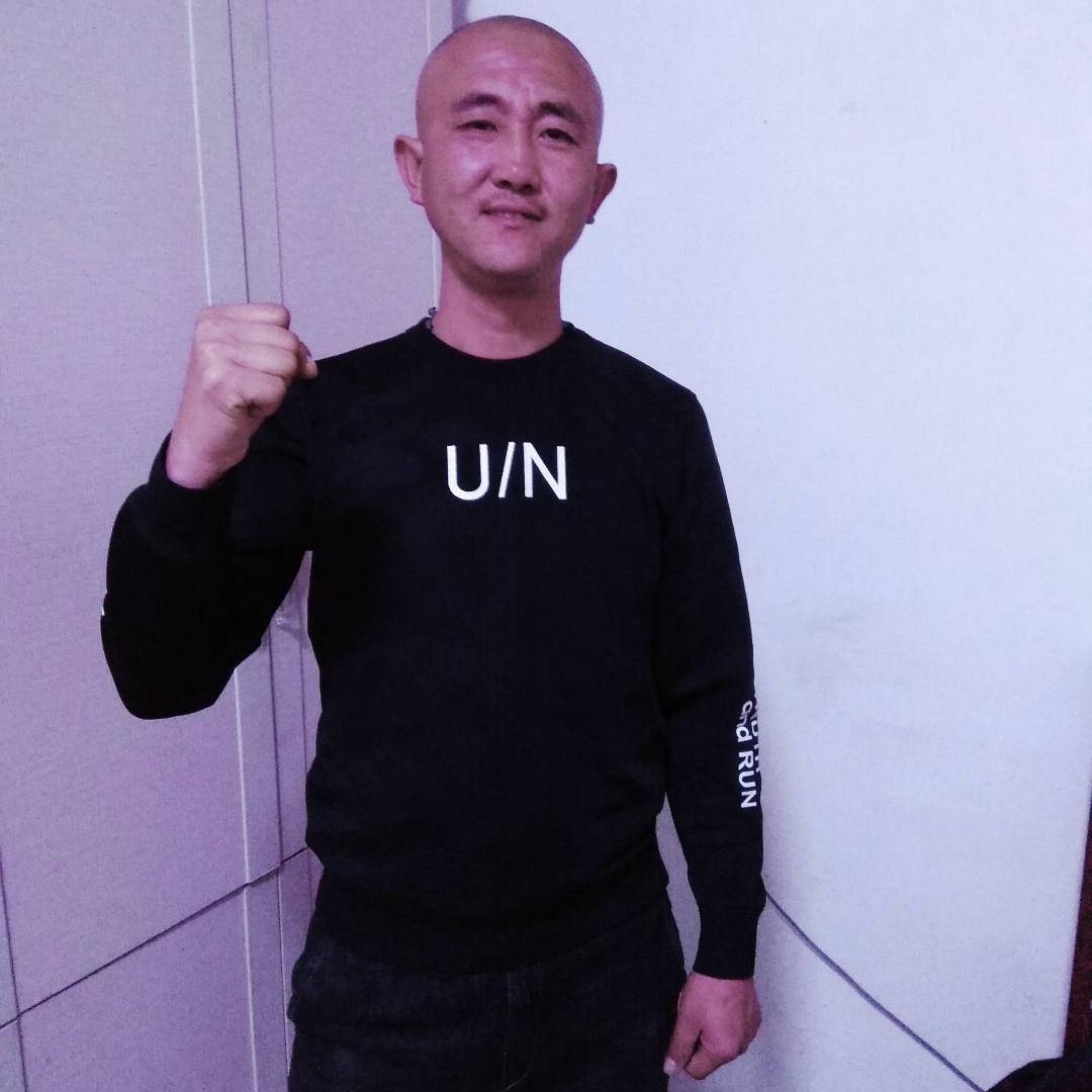 拼搏地摊哥
