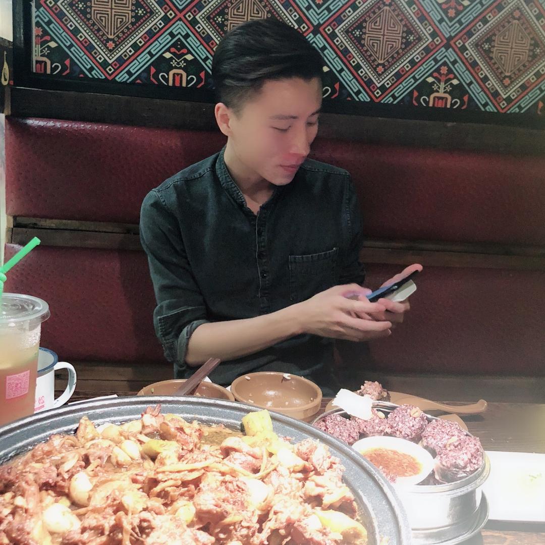 原来他叫张梓阳。