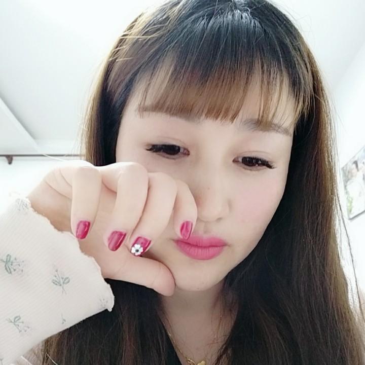 一缕青丝一抹红