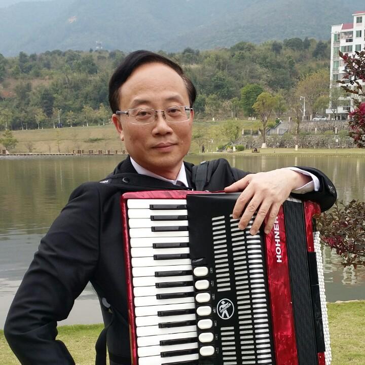 何舒曼