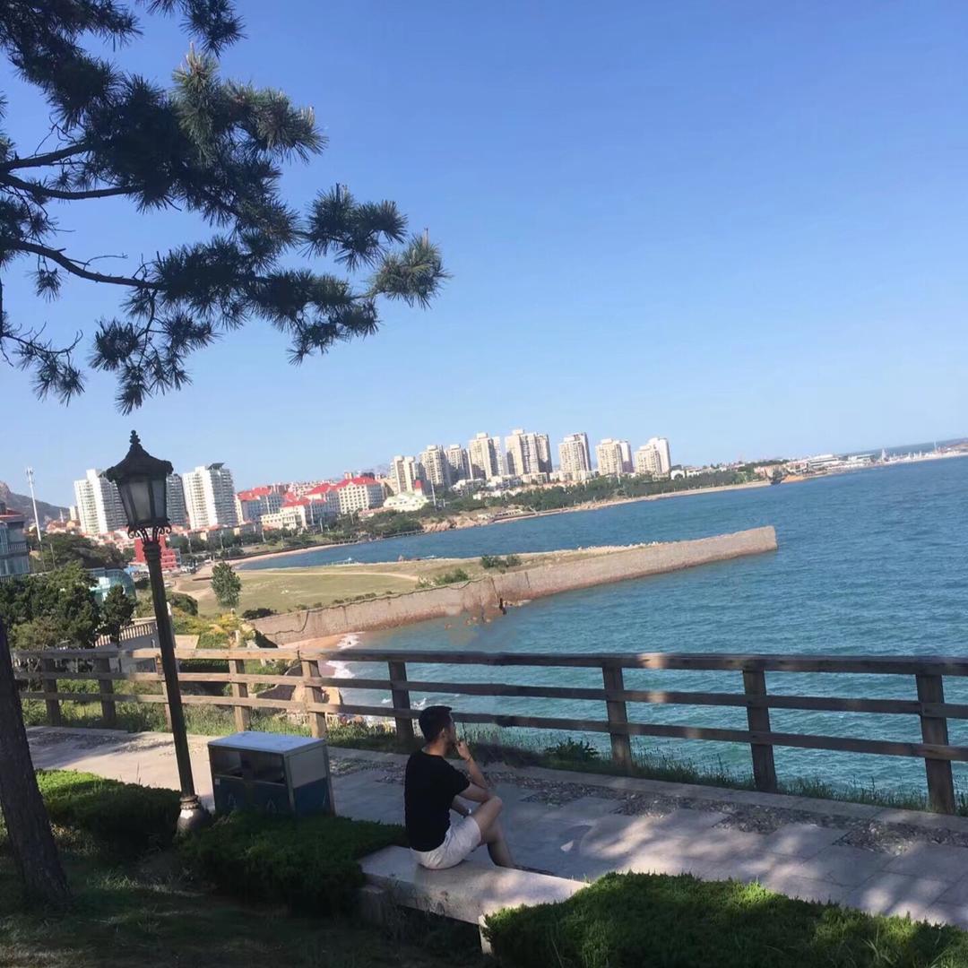 小梁同学