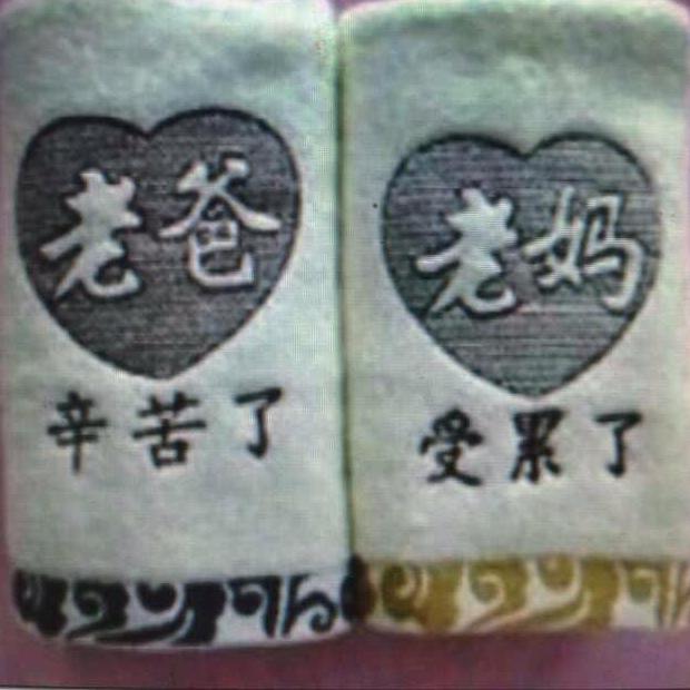 推着推推车卖水果