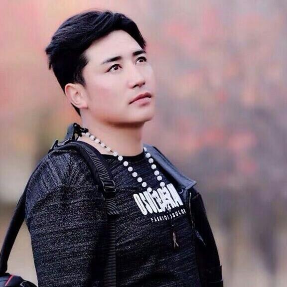 阿华     🎥🎥🎥💻