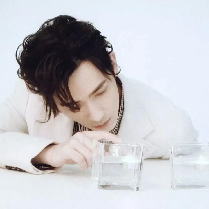 巍巍一笑很倾城