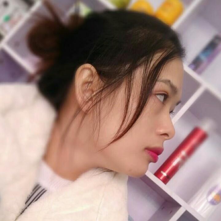 莫莫@