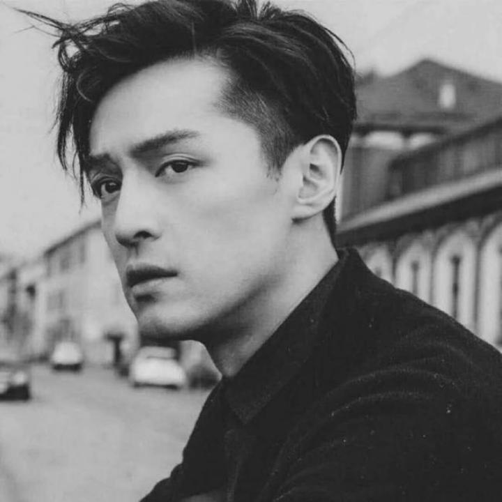 八块腹肌的龙先生