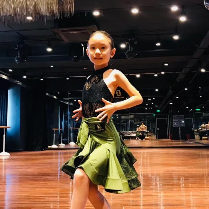 严琼