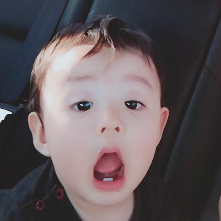 太阳公公出来了，他对我笑吖笑