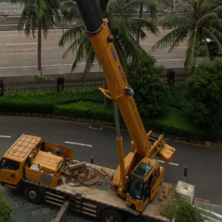 A海口林超起重机械设备运输吊装