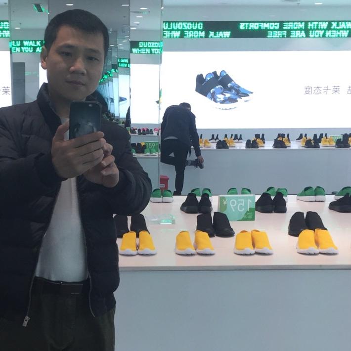 罗衫飞扬