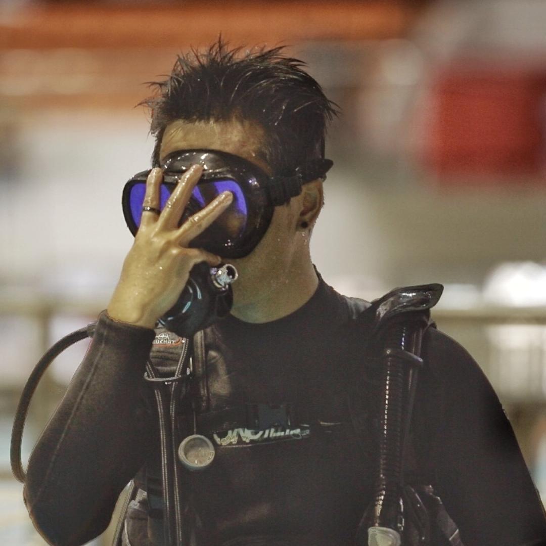 Charlie Gu 悠潜社