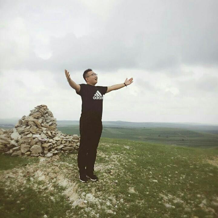 草原上的放羊娃