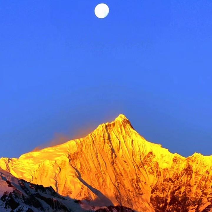 格桑农布，香格里拉私人制定旅游包车服务。