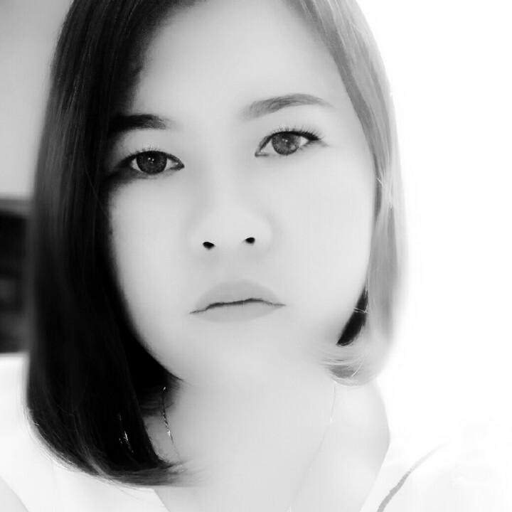 帆布鞋也能走出性感来