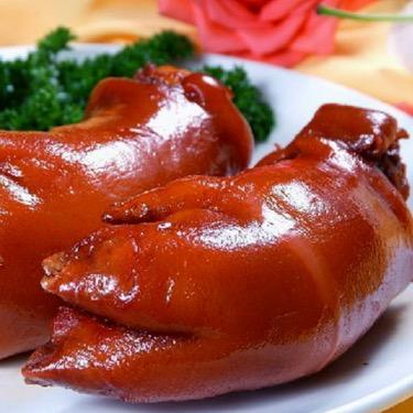 充满了胶原蛋白的大猪蹄子