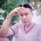 卖水果的小伙子