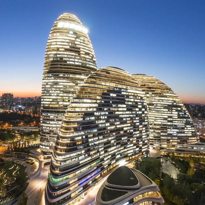 小何