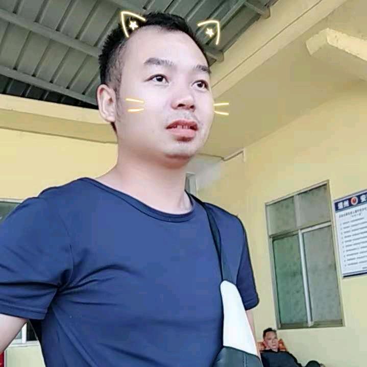小   莫