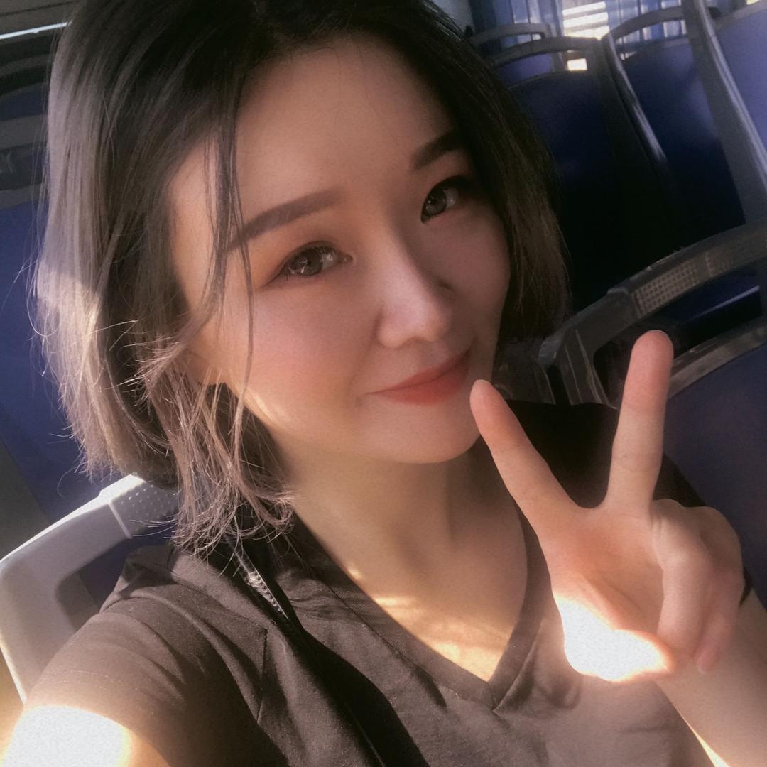 爱跑步的芳伶