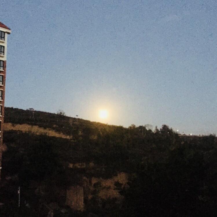 月儿圆