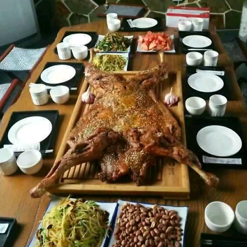 白羊住山庄烤全羊