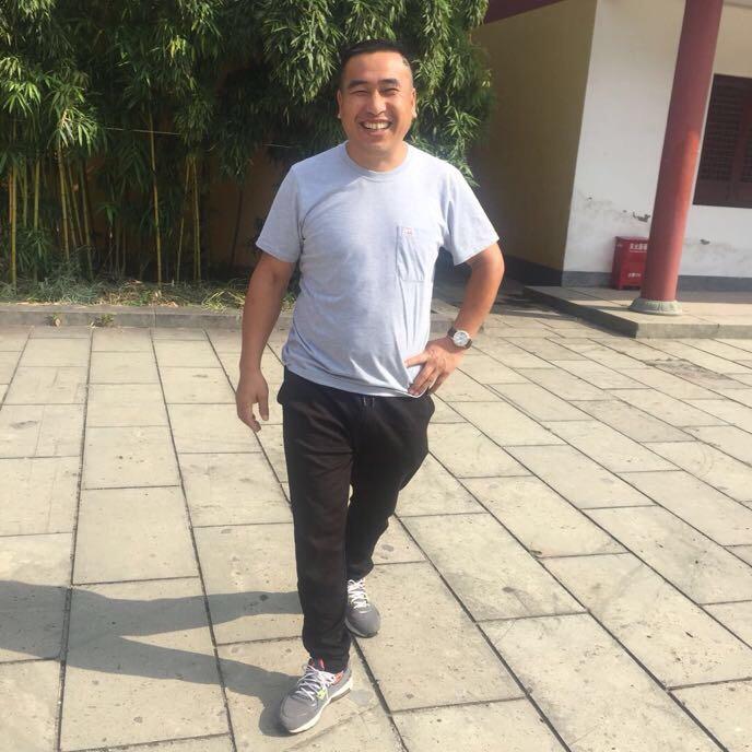 只饮烈酒不谈过往