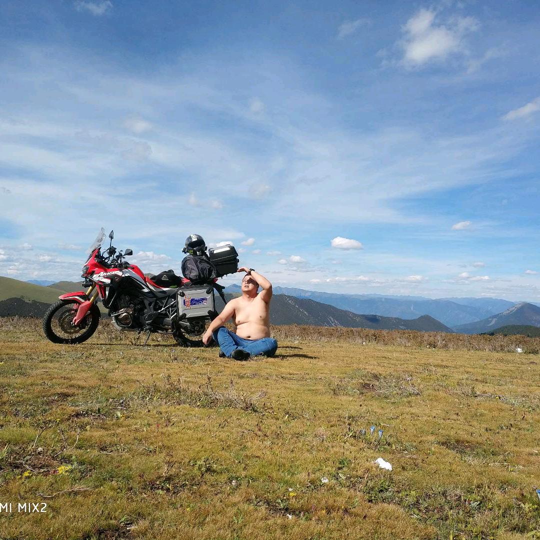 在路上的杰哥             ╲