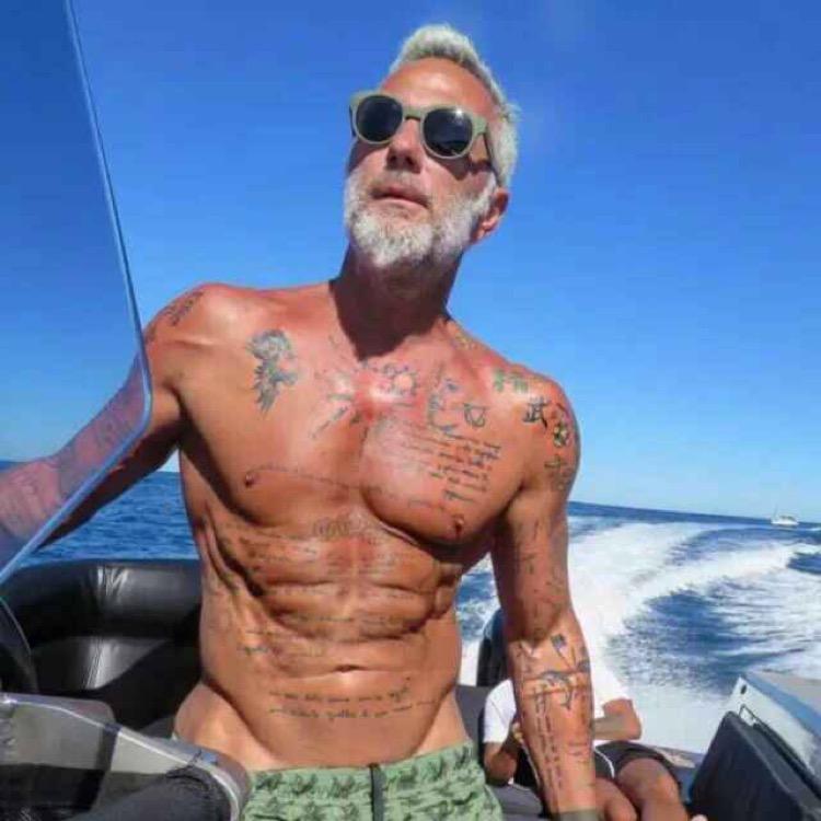 “余生很短，随心而活”