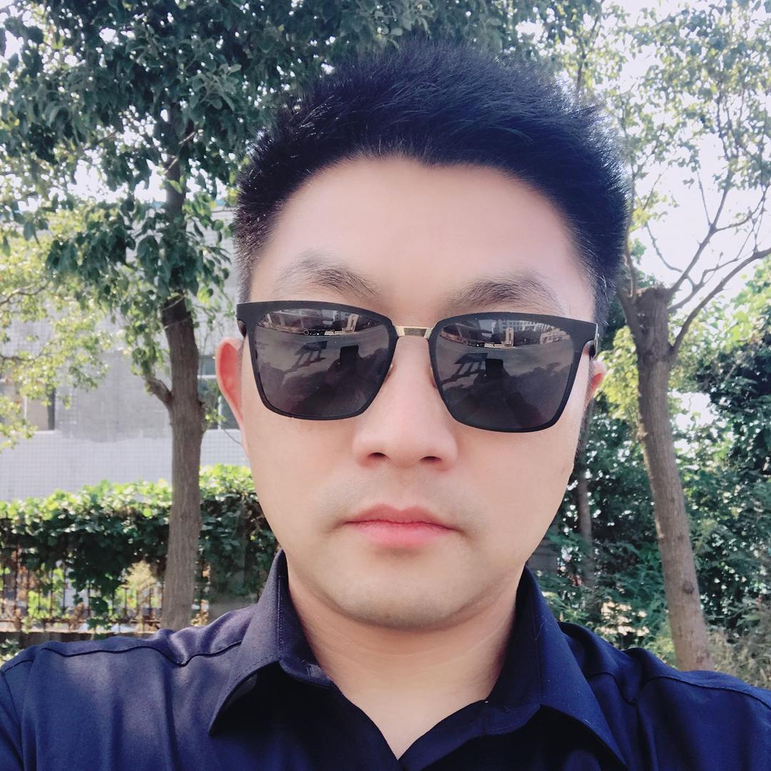 刘 俊