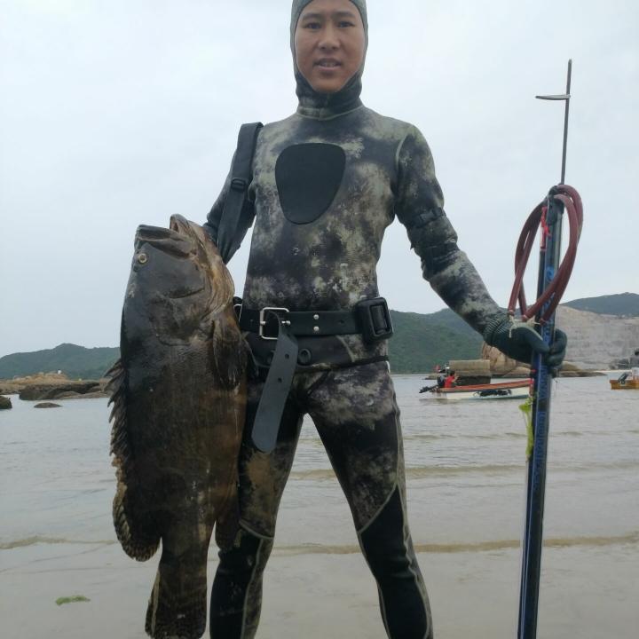 三亚潜水渔猎摄影小哥