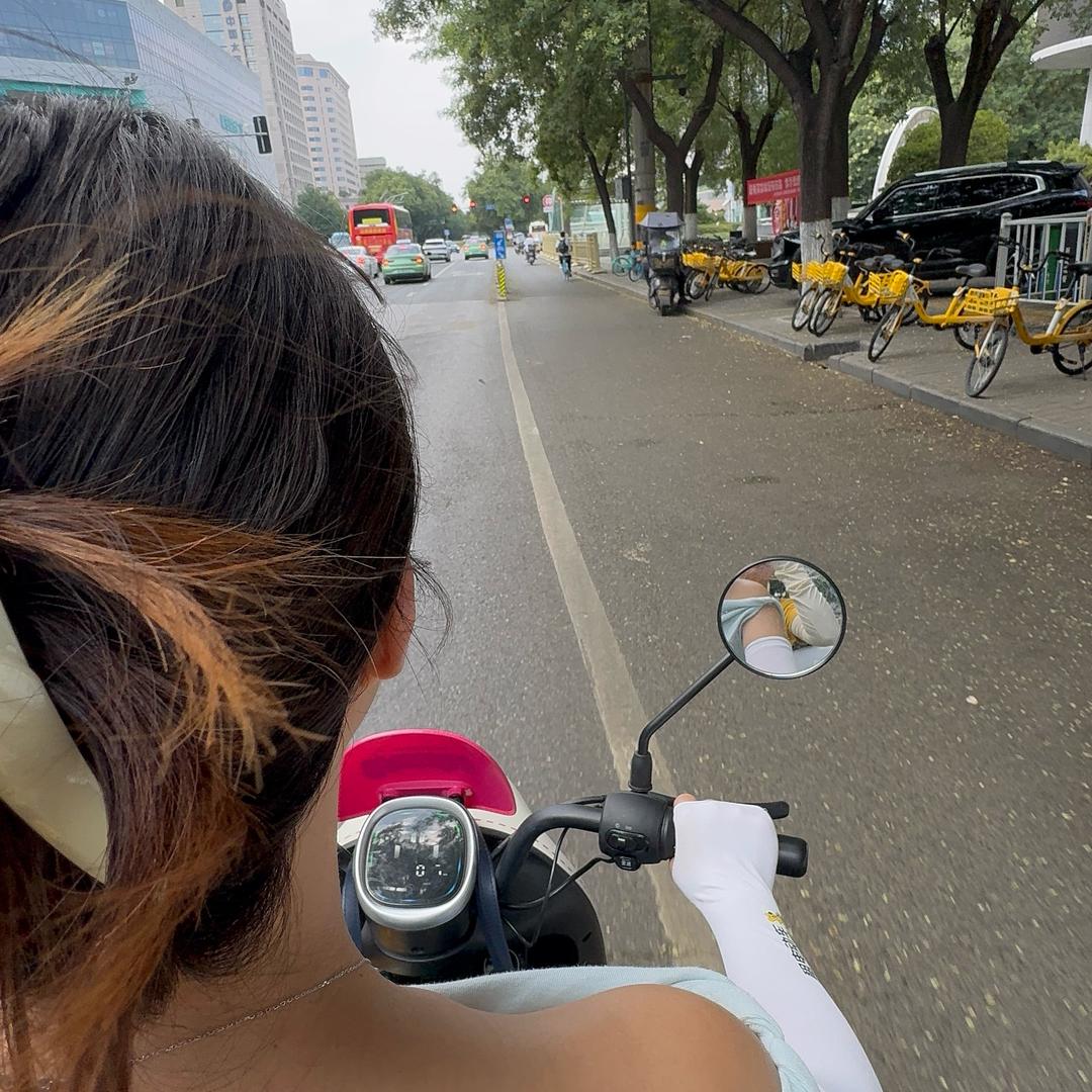 在成都租电动车的冠希哥