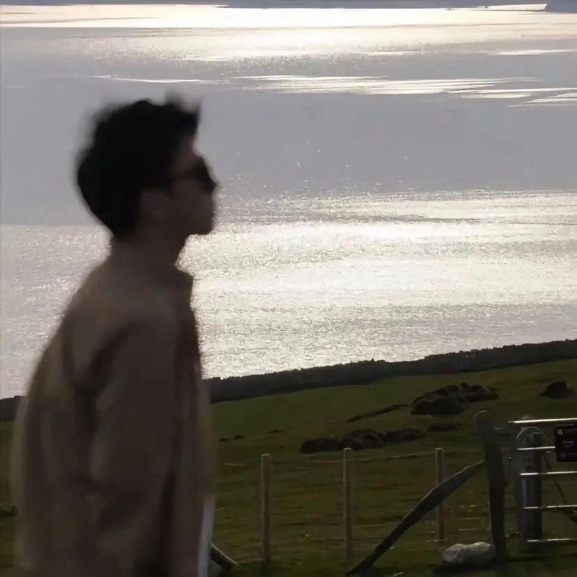 白。