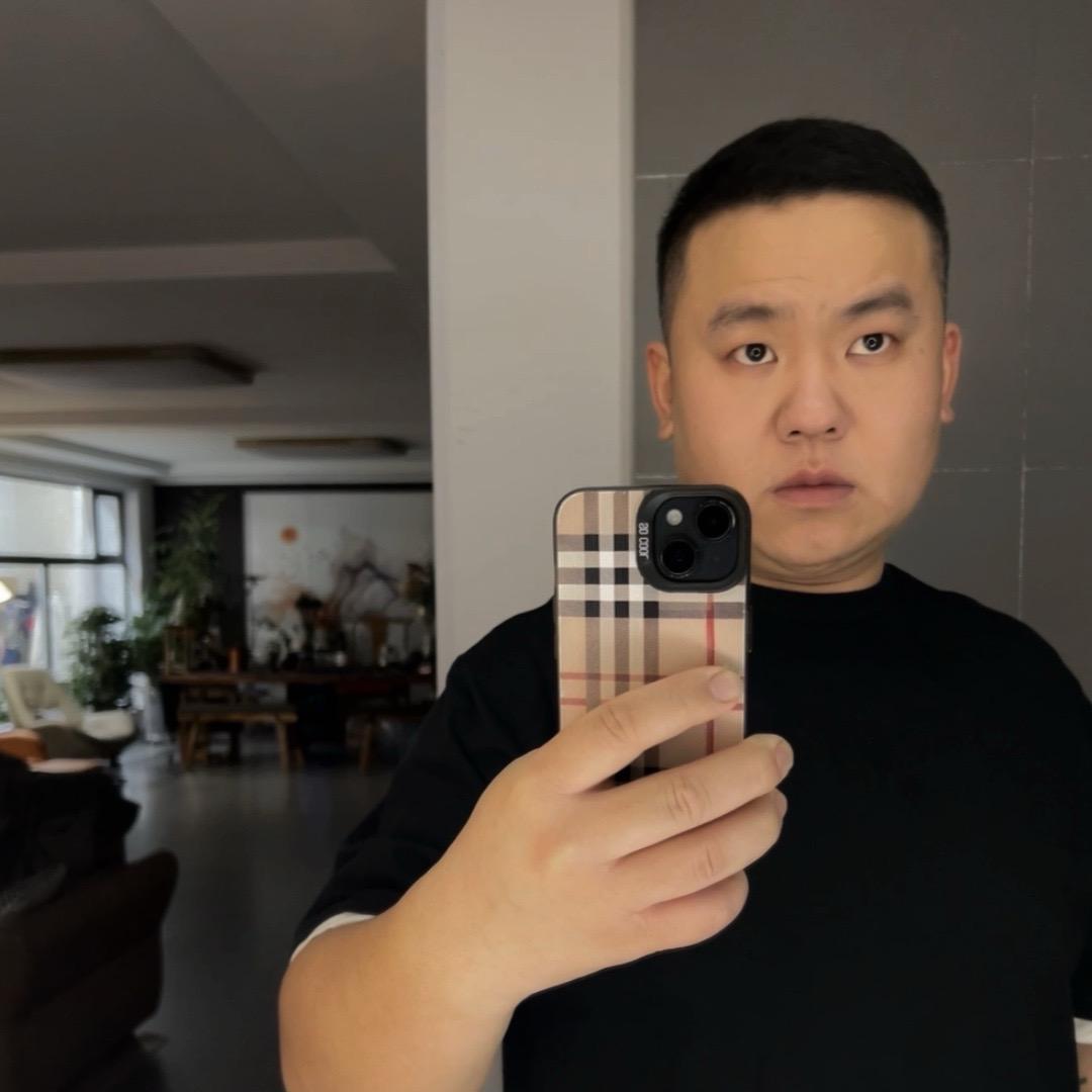 大圆脸（非著名艺术家金亮）