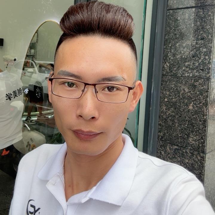 五华原创美学首席发型设计师炮哥