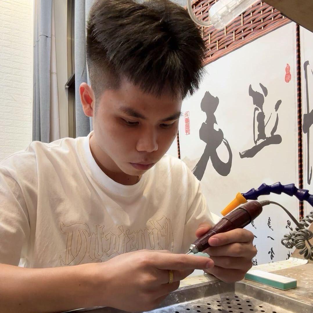 阿乐翡翠雕刻