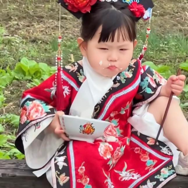 小吕踹兜兜