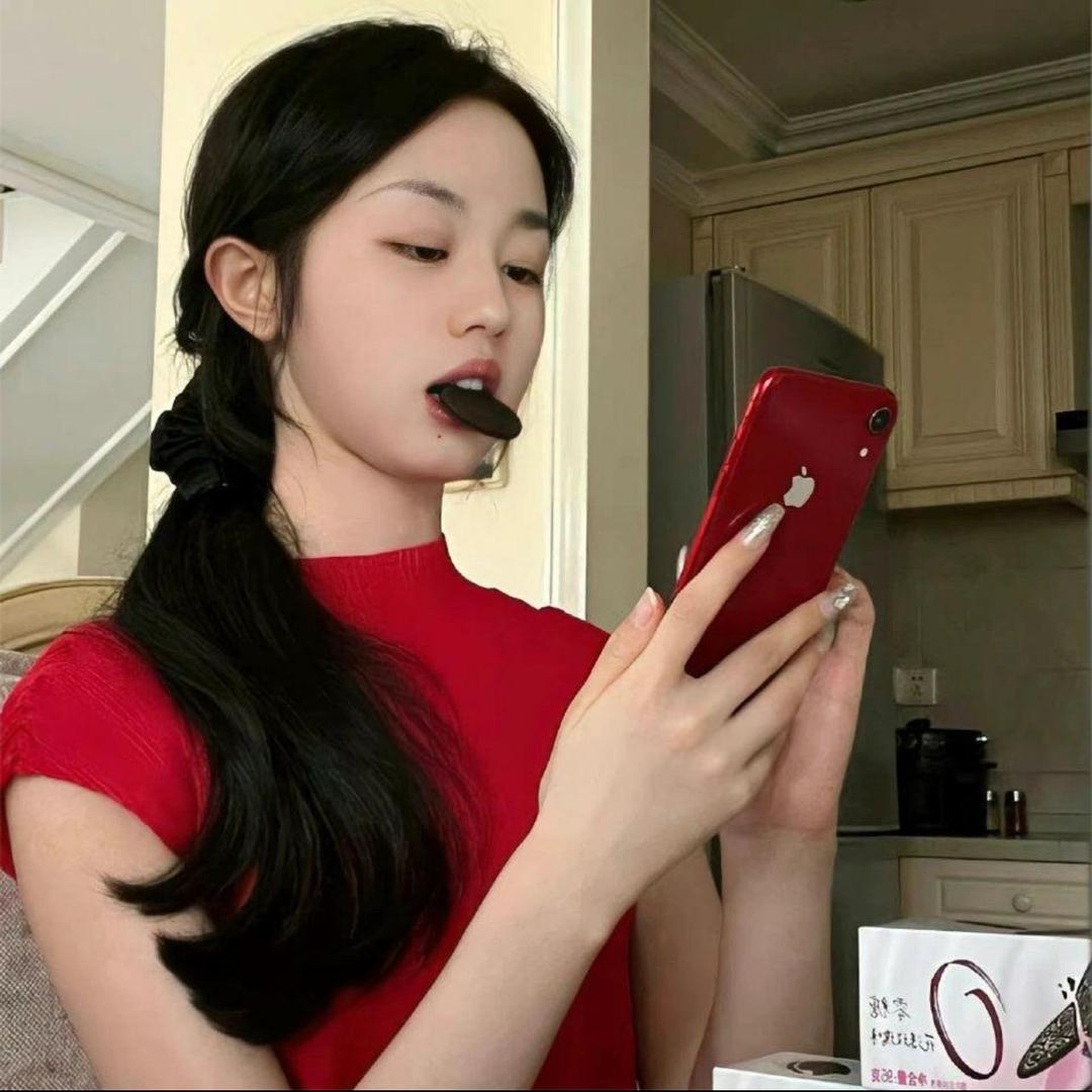化妆师何萍