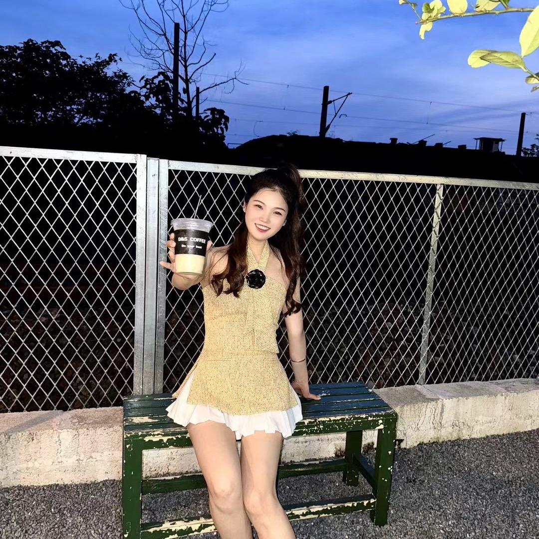阿她谁