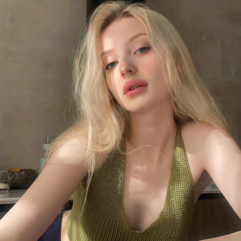 Gina爱穿搭.