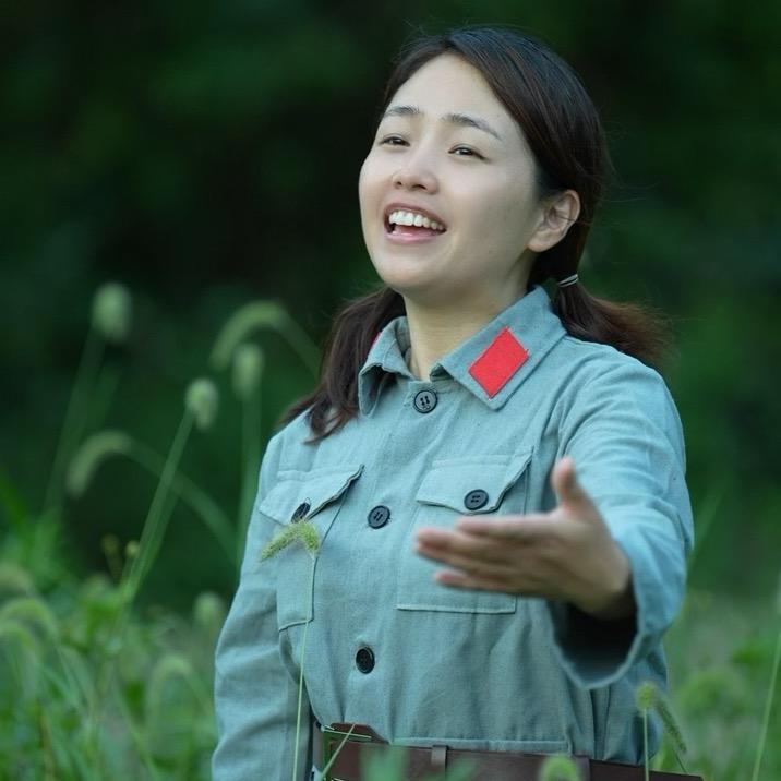 村头的小芳