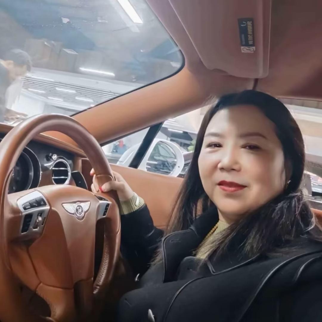 杨姨.